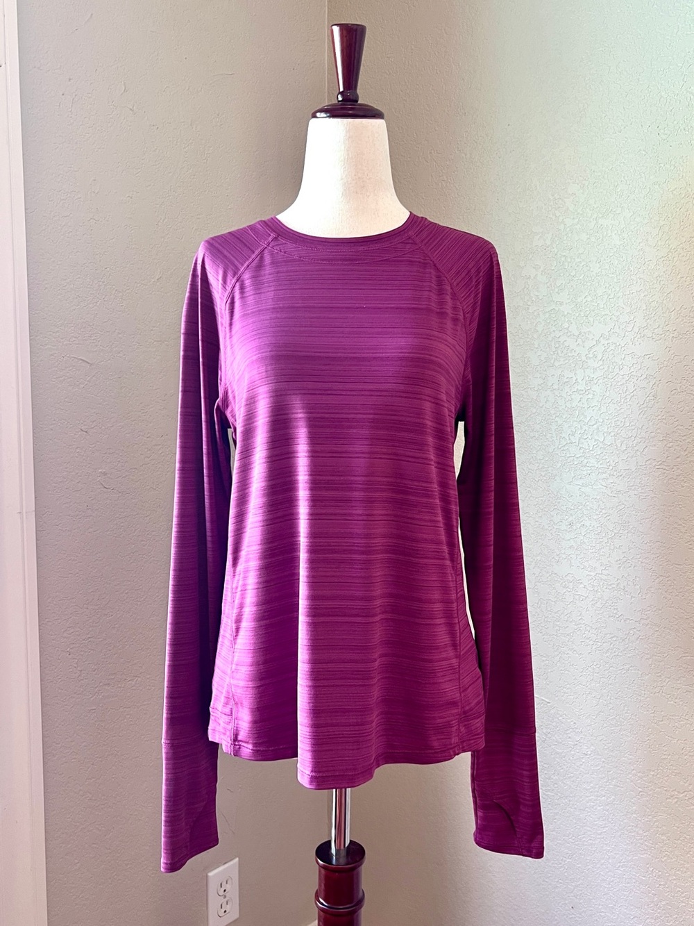 ATHLETA Pacifica Illume UPF Relaxed Long Sleeve Top Size SMALL Dark Pink